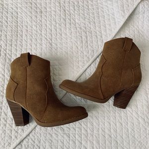 American Eagle heeled booties
